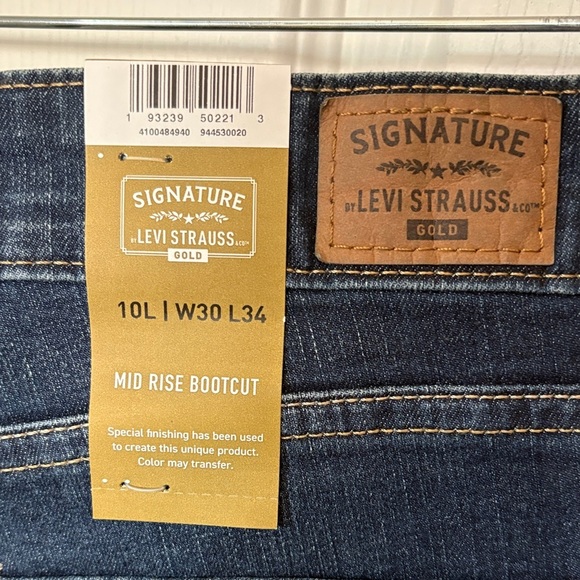 Levi's Women's Totally Shaping 10L Mid-Rise Bootcut Dark Indigo Jeans - Picture 3 of 11